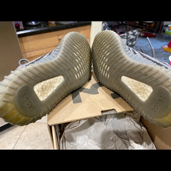 Adidas Yeezy Boost 350 V2 - Picture 8 of 11